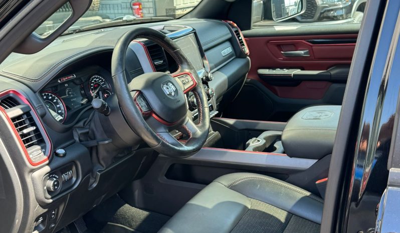 DODGE RAM 1500 5.7L HEMI 4X4 401PK V8 * REBEL * 20 INCH FUEL BREEDSET * PANORAMADAK * LAGE BIJTELLING * UNIEK * WEINIG KM * EXTREEM NETTE CONDITIE * vol
