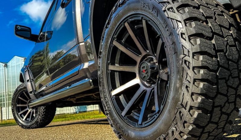 DODGE RAM 1500 5.7L V8 HEMI 4X4 425PK * SPORT * WIDE BODY * LAGE BIJTELLING * UNIEK * 20 INCH MICKEY THOMPSON BAJA BOSS * VERHOOGD * VERBREED * LIEFHEBBER * MORIMOTTO KOPLAMPEN * vol