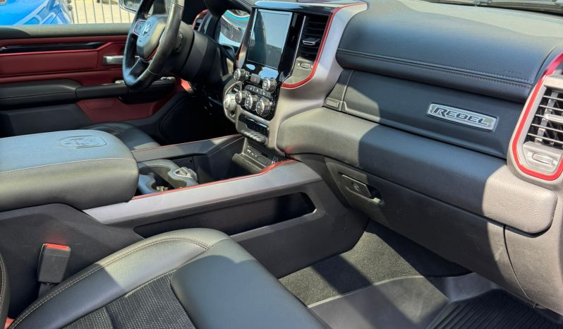 DODGE RAM 1500 5.7L HEMI 4X4 401PK V8 * REBEL * 20 INCH FUEL BREEDSET * PANORAMADAK * LAGE BIJTELLING * UNIEK * WEINIG KM * EXTREEM NETTE CONDITIE * vol
