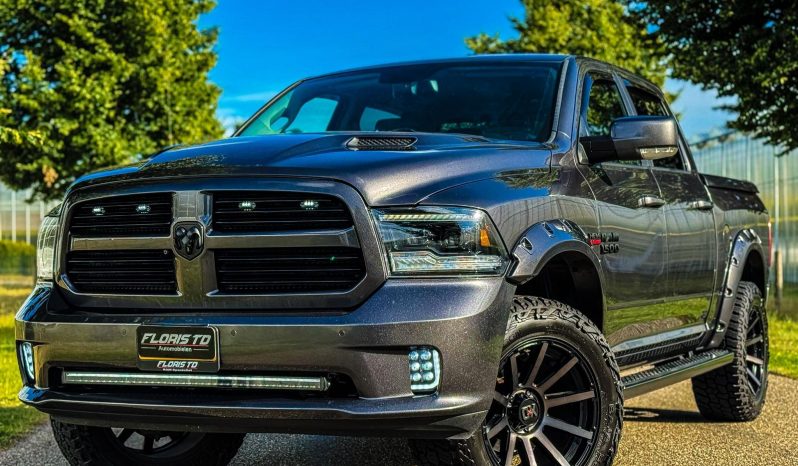 DODGE RAM 1500 5.7L V8 HEMI 4X4 425PK * SPORT * WIDE BODY * LAGE BIJTELLING * UNIEK * 20 INCH MICKEY THOMPSON BAJA BOSS * VERHOOGD * VERBREED * LIEFHEBBER * MORIMOTTO KOPLAMPEN * vol