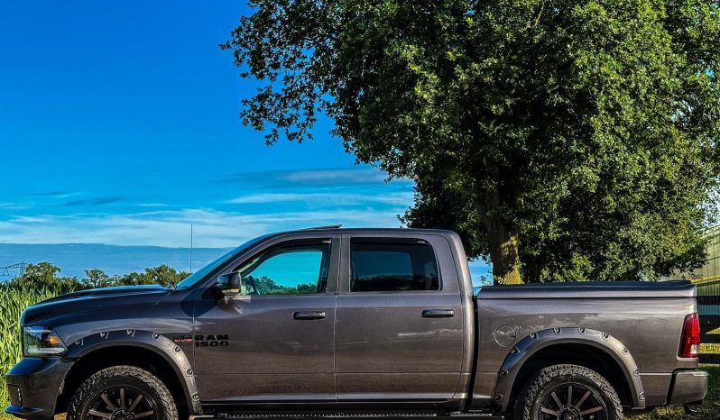 DODGE RAM 1500 5.7L V8 HEMI 4X4 425PK * SPORT * WIDE BODY * LAGE BIJTELLING * UNIEK * 20 INCH MICKEY THOMPSON BAJA BOSS * VERHOOGD * VERBREED * LIEFHEBBER * MORIMOTTO KOPLAMPEN * vol
