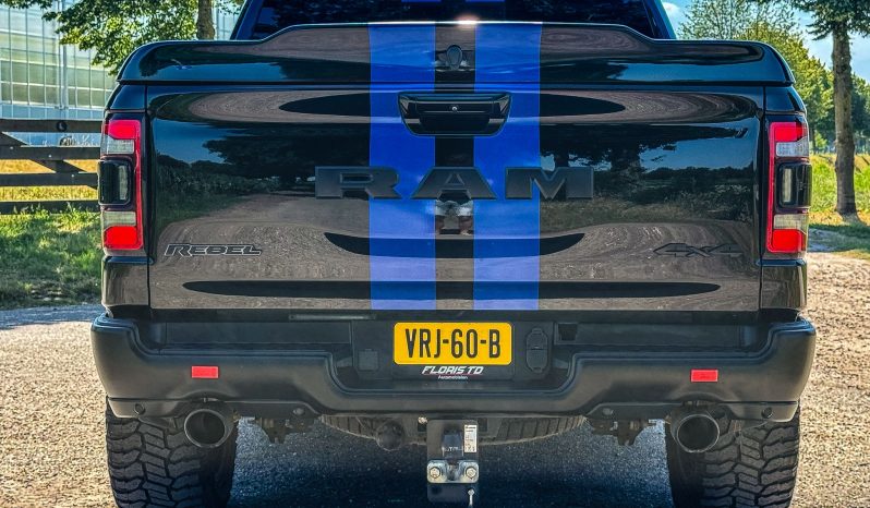 DODGE RAM 1500 5.7L HEMI 4X4 401PK V8 * REBEL * 20 INCH FUEL BREEDSET * PANORAMADAK * LAGE BIJTELLING * UNIEK * WEINIG KM * EXTREEM NETTE CONDITIE * vol