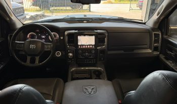 DODGE RAM 1500 5.7L HEMI V8 4X4 * SPORT * BLACK-OPPS * FULL OPTION * PERFORMANCE UITLAATSYSTEEM * 180 L LPG * CUSTOM STRIPING NIEUW * 20 INCH * BEDCOVER * SCHUIFKANTELDAK * vol