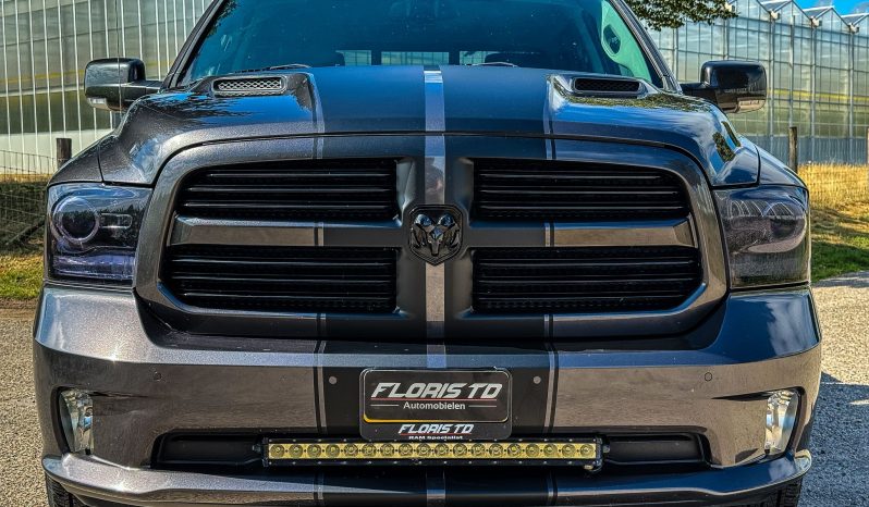 DODGE RAM 1500 5.7L HEMI V8 4X4 401PK * SPORT * FULL OPTION * FLOWMASTER UITLAATSYSTEEM * LPG * 20 INCH * PPF SMOKE * LEDBAR * CUSTOM STRIPING NIEUW * DEZE PRACHTIGE RAM SPORT KOMT BINNEN * vol