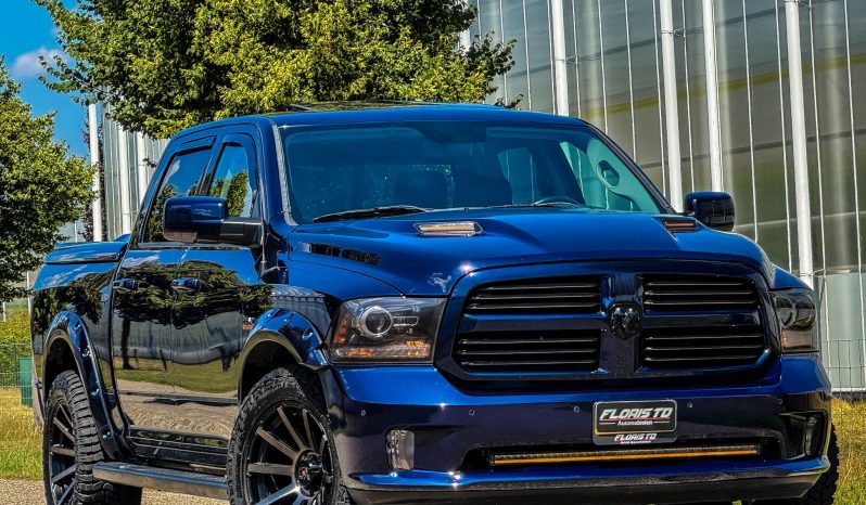 DODGE RAM 1500 5.7L HEMI 4X4 401PK V8 * SPORT * WIDE BODY * BOM VOL * MARGE * LAGE BIJTELLING * 20 INCH XD LICHTMETALEN SPORTVELGEN * OPEN UITLAAT * PRACHTIGE KLEUR * PARTICULIER GEREDEN * vol