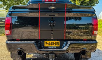 DODGE RAM 1500 5.7L HEMI V8 4X4 * SPORT * BLACK-OPPS * FULL OPTION * PERFORMANCE UITLAATSYSTEEM * 180 L LPG * CUSTOM STRIPING NIEUW * 20 INCH * BEDCOVER * SCHUIFKANTELDAK * vol