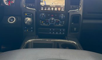 DODGE RAM 1500 5.7L HEMI V8 4X4 * SPORT * BLACK-OPPS * FULL OPTION * PERFORMANCE UITLAATSYSTEEM * 180 L LPG * CUSTOM STRIPING NIEUW * 20 INCH * BEDCOVER * SCHUIFKANTELDAK * vol