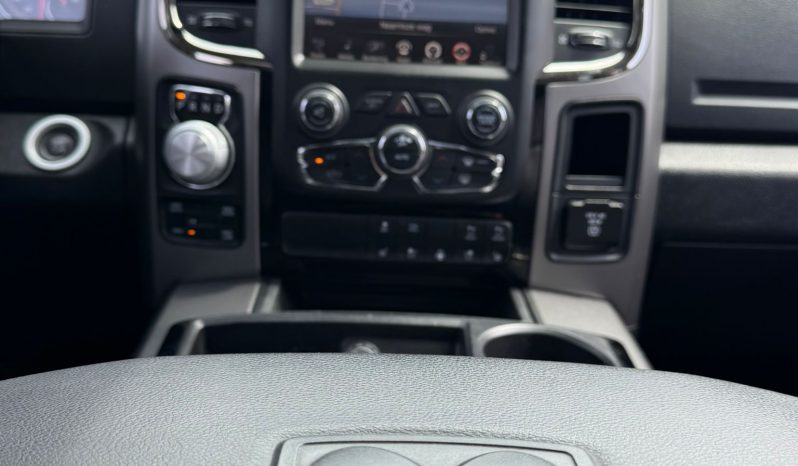 DODGE RAM 1500 5.7L HEMI V8 4X4 401PK * SPORT * FULL OPTION * FLOWMASTER UITLAATSYSTEEM * LPG * 20 INCH * PPF SMOKE * LEDBAR * CUSTOM STRIPING NIEUW * DEZE PRACHTIGE RAM SPORT KOMT BINNEN * vol
