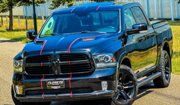 DODGE RAM 1500 5.7L HEMI V8 4X4 * SPORT * BLACK-OPPS * FULL OPTION * PERFORMANCE UITLAATSYSTEEM * 180 L LPG * CUSTOM STRIPING NIEUW * 20 INCH * BEDCOVER * SCHUIFKANTELDAK * vol