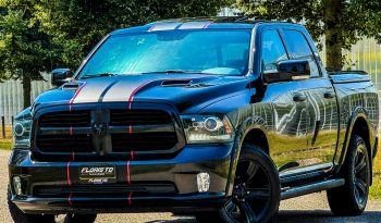 DODGE RAM 1500 5.7L HEMI V8 4X4 * SPORT * BLACK-OPPS * FULL OPTION * PERFORMANCE UITLAATSYSTEEM * 180 L LPG * CUSTOM STRIPING NIEUW * 20 INCH * BEDCOVER * SCHUIFKANTELDAK * vol