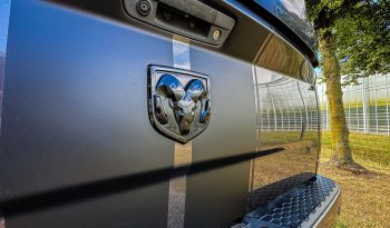 DODGE RAM 1500 5.7L HEMI V8 4X4 401PK * SPORT * FULL OPTION * FLOWMASTER UITLAATSYSTEEM * LPG * 20 INCH * PPF SMOKE * LEDBAR * CUSTOM STRIPING NIEUW * DEZE PRACHTIGE RAM SPORT KOMT BINNEN * vol