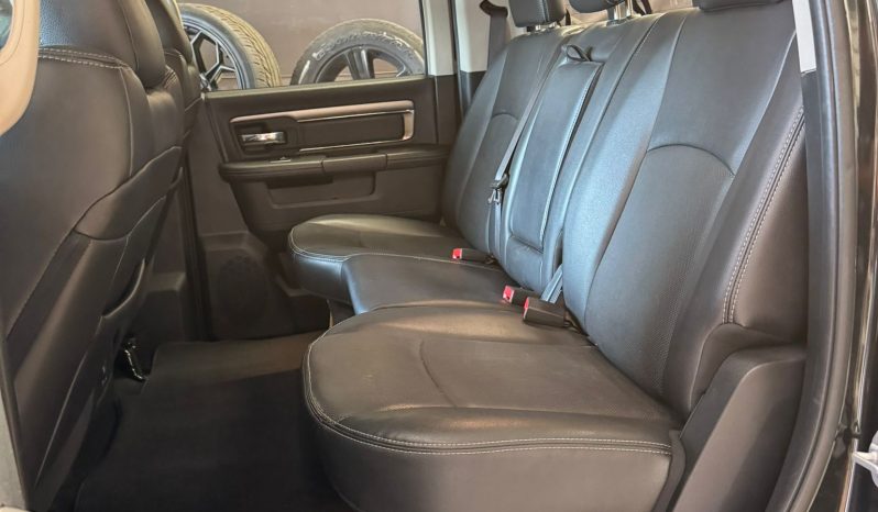 DODGE RAM 1500 5.7L HEMI V8 4X4 * SPORT * BLACK-OPPS * FULL OPTION * PERFORMANCE UITLAATSYSTEEM * 180 L LPG * CUSTOM STRIPING NIEUW * 20 INCH * BEDCOVER * SCHUIFKANTELDAK * vol