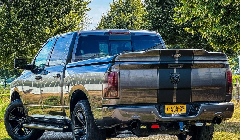 DODGE RAM 1500 5.7L HEMI V8 4X4 401PK * SPORT * FULL OPTION * FLOWMASTER UITLAATSYSTEEM * LPG * 20 INCH * PPF SMOKE * LEDBAR * CUSTOM STRIPING NIEUW * DEZE PRACHTIGE RAM SPORT KOMT BINNEN * vol