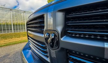 DODGE RAM 1500 5.7L HEMI V8 4X4 401PK * SPORT * FULL OPTION * FLOWMASTER UITLAATSYSTEEM * LPG * 20 INCH * PPF SMOKE * LEDBAR * CUSTOM STRIPING NIEUW * DEZE PRACHTIGE RAM SPORT KOMT BINNEN * vol