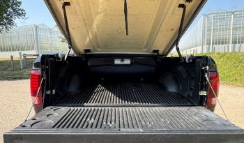 DODGE RAM 1500 5.7L HEMI V8 4X4 * SPORT * BLACK-OPPS * FULL OPTION * PERFORMANCE UITLAATSYSTEEM * 180 L LPG * CUSTOM STRIPING NIEUW * 20 INCH * BEDCOVER * SCHUIFKANTELDAK * vol