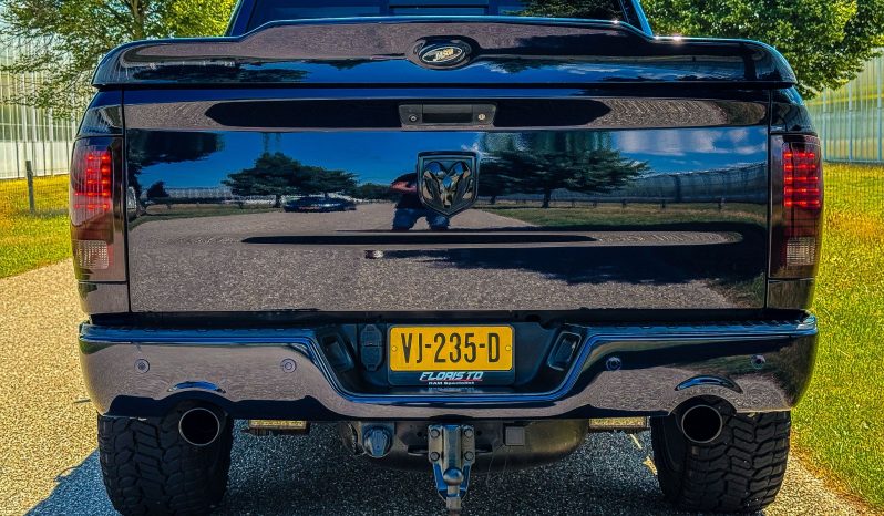 DODGE RAM 1500 5.7L HEMI 4X4 401PK V8 * SPORT * WIDE BODY * BOM VOL * MARGE * LAGE BIJTELLING * 20 INCH XD LICHTMETALEN SPORTVELGEN * OPEN UITLAAT * PRACHTIGE KLEUR * PARTICULIER GEREDEN * vol