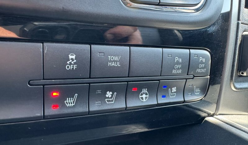 DODGE RAM 1500 5.7L HEMI V8 4X4 * SPORT * BLACK-OPPS * FULL OPTION * PERFORMANCE UITLAATSYSTEEM * 180 L LPG * CUSTOM STRIPING NIEUW * 20 INCH * BEDCOVER * SCHUIFKANTELDAK * vol