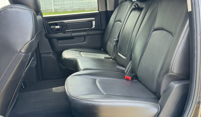 DODGE RAM 1500 5.7L HEMI V8 4X4 401PK * SPORT * FULL OPTION * FLOWMASTER UITLAATSYSTEEM * LPG * 20 INCH * PPF SMOKE * LEDBAR * CUSTOM STRIPING NIEUW * DEZE PRACHTIGE RAM SPORT KOMT BINNEN * vol