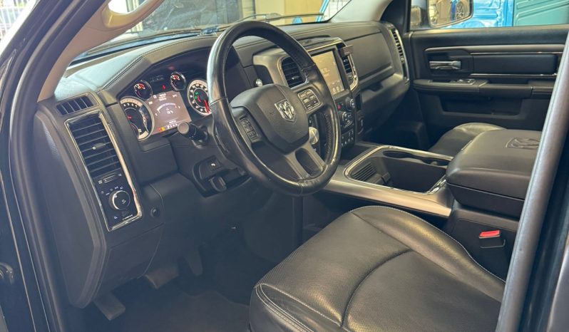 DODGE RAM 1500 5.7L HEMI V8 4X4 * SPORT * BLACK-OPPS * FULL OPTION * PERFORMANCE UITLAATSYSTEEM * 180 L LPG * CUSTOM STRIPING NIEUW * 20 INCH * BEDCOVER * SCHUIFKANTELDAK * vol
