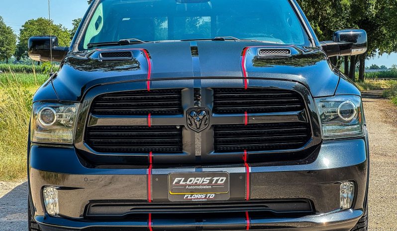 DODGE RAM 1500 5.7L HEMI V8 4X4 * SPORT * BLACK-OPPS * FULL OPTION * PERFORMANCE UITLAATSYSTEEM * 180 L LPG * CUSTOM STRIPING NIEUW * 20 INCH * BEDCOVER * SCHUIFKANTELDAK * vol