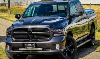 DODGE RAM 1500 5.7L HEMI V8 4X4 401PK * SPORT * FULL OPTION * FLOWMASTER UITLAATSYSTEEM * LPG * 20 INCH * PPF SMOKE * LEDBAR * CUSTOM STRIPING NIEUW * DEZE PRACHTIGE RAM SPORT KOMT BINNEN * vol