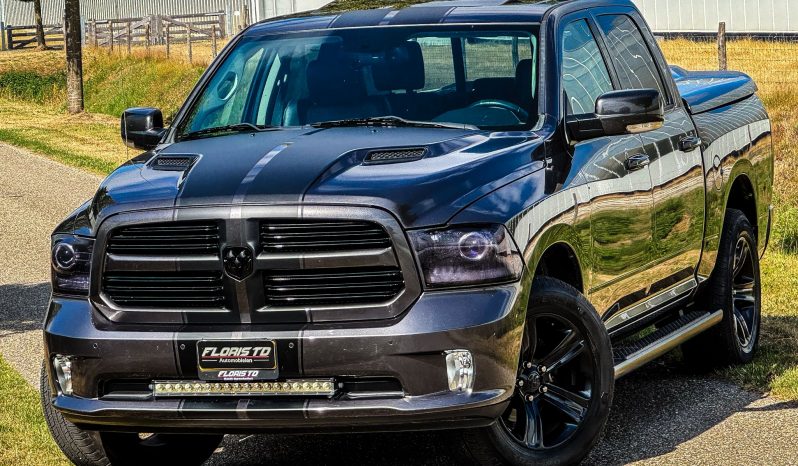 DODGE RAM 1500 5.7L HEMI V8 4X4 401PK * SPORT * FULL OPTION * FLOWMASTER UITLAATSYSTEEM * LPG * 20 INCH * PPF SMOKE * LEDBAR * CUSTOM STRIPING NIEUW * DEZE PRACHTIGE RAM SPORT KOMT BINNEN * vol