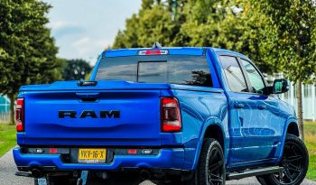 DODGE RAM 1500 5.7L HEMI V8 4X4 401PK * LARAMIE * UNIEK * PRACHTIGE KLEUR * 22 INCH FUEL LICHTMETALEN SPORTVELGEN * LPG * GROOT BEELDSCHERM * APPLE CARPLAY * US LIGHTS * vol