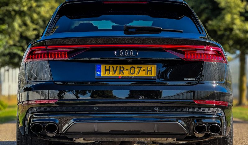 AUDI Q8 60 TFSI – E QUATTRO SQ8 BODY KIT * HYBRIDE * 467 PK * BOM BOM VOL * 23 INCH SQ8 LICHTMETALEN VELGEN * TREKHAAK * SLECHTS 30.000 KM * NIEUWSTAAT * PERFORMANCE SPORTSTOELEN * BANG & OLUFSEN MUZIEK INSTALLATIE * vol