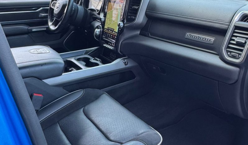 DODGE RAM 1500 5.7L HEMI V8 4X4 401PK * LARAMIE * UNIEK * PRACHTIGE KLEUR * 22 INCH FUEL LICHTMETALEN SPORTVELGEN * LPG * GROOT BEELDSCHERM * APPLE CARPLAY * US LIGHTS * vol