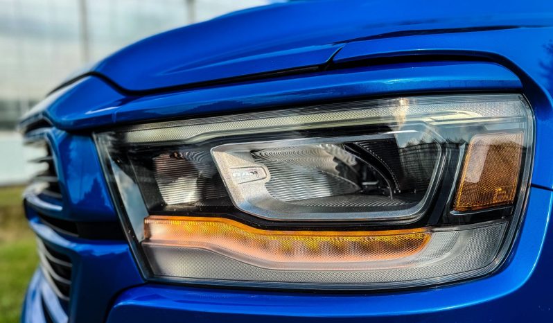 DODGE RAM 1500 5.7L HEMI V8 4X4 401PK * LARAMIE * UNIEK * PRACHTIGE KLEUR * 22 INCH FUEL LICHTMETALEN SPORTVELGEN * LPG * GROOT BEELDSCHERM * APPLE CARPLAY * US LIGHTS * vol