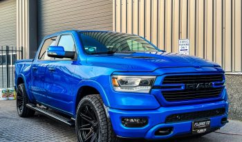 DODGE RAM 1500 5.7L HEMI V8 4X4 401PK * LARAMIE * UNIEK * PRACHTIGE KLEUR * 22 INCH FUEL LICHTMETALEN SPORTVELGEN * LPG * GROOT BEELDSCHERM * APPLE CARPLAY * US LIGHTS * vol