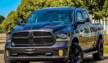 DODGE RAM 1500 5.7L HEMI 4X4 401PK V8 * SPORT * EXTREEM LAGE BIJTELLING * PRACHTIGE KLEUR * 20 INCH BLACK-OPPS * PERFORMANCE UITLAATSYSTEEM * VERHOOGD * VERBREED * NETTE STAAT * vol