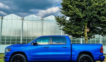DODGE RAM 1500 5.7L HEMI V8 4X4 401PK * LARAMIE * UNIEK * PRACHTIGE KLEUR * 22 INCH FUEL LICHTMETALEN SPORTVELGEN * LPG * GROOT BEELDSCHERM * APPLE CARPLAY * US LIGHTS * vol