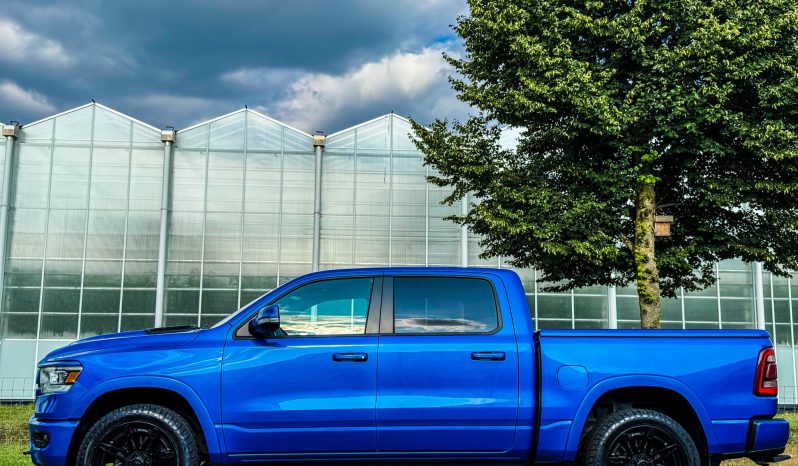 DODGE RAM 1500 5.7L HEMI V8 4X4 401PK * LARAMIE * UNIEK * PRACHTIGE KLEUR * 22 INCH FUEL LICHTMETALEN SPORTVELGEN * LPG * GROOT BEELDSCHERM * APPLE CARPLAY * US LIGHTS * vol