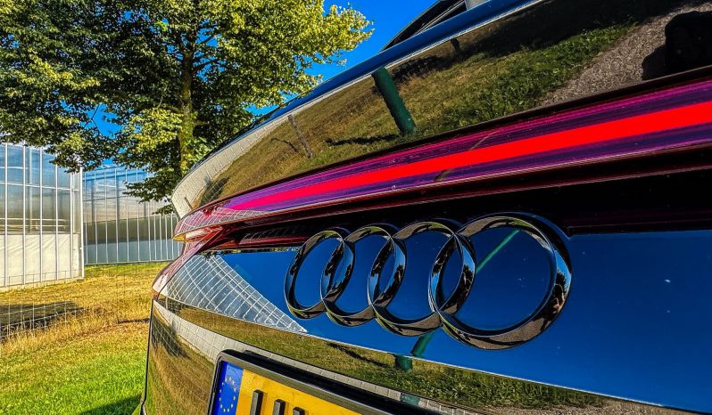 AUDI Q8 60 TFSI – E QUATTRO SQ8 BODY KIT * HYBRIDE * 467 PK * BOM BOM VOL * 23 INCH SQ8 LICHTMETALEN VELGEN * TREKHAAK * SLECHTS 30.000 KM * NIEUWSTAAT * PERFORMANCE SPORTSTOELEN * BANG & OLUFSEN MUZIEK INSTALLATIE * vol