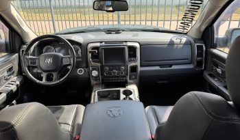 DODGE RAM 1500 5.7L HEMI 4X4 401PK V8 * SPORT * EXTREEM LAGE BIJTELLING * PRACHTIGE KLEUR * 20 INCH BLACK-OPPS * PERFORMANCE UITLAATSYSTEEM * VERHOOGD * VERBREED * NETTE STAAT * vol