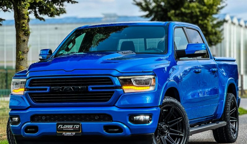 DODGE RAM 1500 5.7L HEMI V8 4X4 401PK * LARAMIE * UNIEK * PRACHTIGE KLEUR * 22 INCH FUEL LICHTMETALEN SPORTVELGEN * LPG * GROOT BEELDSCHERM * APPLE CARPLAY * US LIGHTS * vol