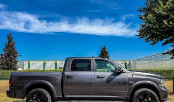 DODGE RAM 1500 5.7L HEMI 4X4 401PK V8 * SPORT * EXTREEM LAGE BIJTELLING * PRACHTIGE KLEUR * 20 INCH BLACK-OPPS * PERFORMANCE UITLAATSYSTEEM * VERHOOGD * VERBREED * NETTE STAAT * vol