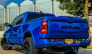 DODGE RAM 1500 5.7L HEMI V8 4X4 401PK * LARAMIE * UNIEK * PRACHTIGE KLEUR * 22 INCH FUEL LICHTMETALEN SPORTVELGEN * LPG * GROOT BEELDSCHERM * APPLE CARPLAY * US LIGHTS * vol