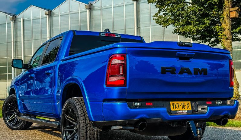 DODGE RAM 1500 5.7L HEMI V8 4X4 401PK * LARAMIE * UNIEK * PRACHTIGE KLEUR * 22 INCH FUEL LICHTMETALEN SPORTVELGEN * LPG * GROOT BEELDSCHERM * APPLE CARPLAY * US LIGHTS * vol