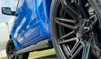 DODGE RAM 1500 5.7L HEMI V8 4X4 401PK * LARAMIE * UNIEK * PRACHTIGE KLEUR * 22 INCH FUEL LICHTMETALEN SPORTVELGEN * LPG * GROOT BEELDSCHERM * APPLE CARPLAY * US LIGHTS * vol