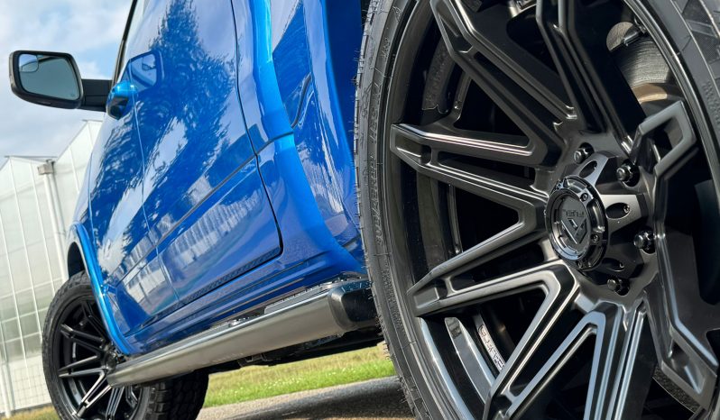 DODGE RAM 1500 5.7L HEMI V8 4X4 401PK * LARAMIE * UNIEK * PRACHTIGE KLEUR * 22 INCH FUEL LICHTMETALEN SPORTVELGEN * LPG * GROOT BEELDSCHERM * APPLE CARPLAY * US LIGHTS * vol