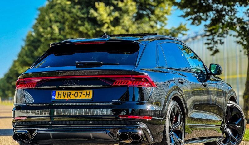 AUDI Q8 60 TFSI – E QUATTRO SQ8 BODY KIT * HYBRIDE * 467 PK * BOM BOM VOL * 23 INCH SQ8 LICHTMETALEN VELGEN * TREKHAAK * SLECHTS 30.000 KM * NIEUWSTAAT * PERFORMANCE SPORTSTOELEN * BANG & OLUFSEN MUZIEK INSTALLATIE * vol