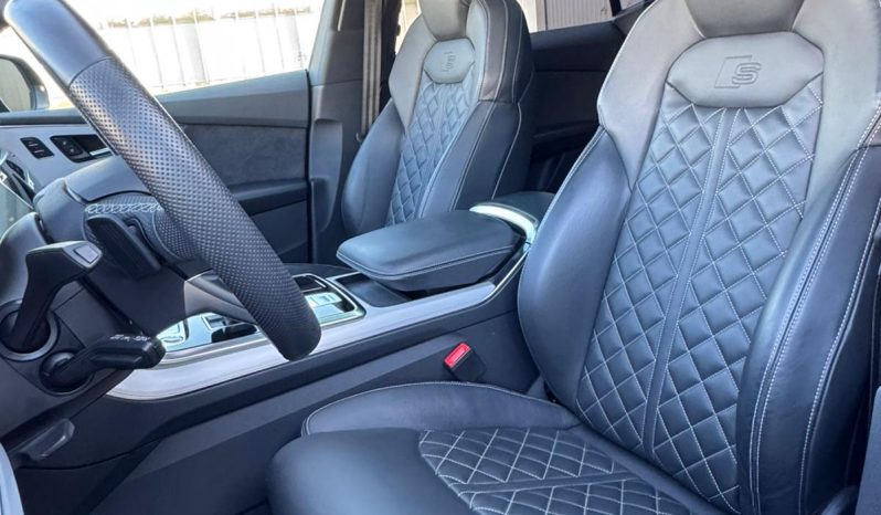 AUDI Q8 60 TFSI – E QUATTRO SQ8 BODY KIT * HYBRIDE * 467 PK * BOM BOM VOL * 23 INCH SQ8 LICHTMETALEN VELGEN * TREKHAAK * SLECHTS 30.000 KM * NIEUWSTAAT * PERFORMANCE SPORTSTOELEN * BANG & OLUFSEN MUZIEK INSTALLATIE * vol