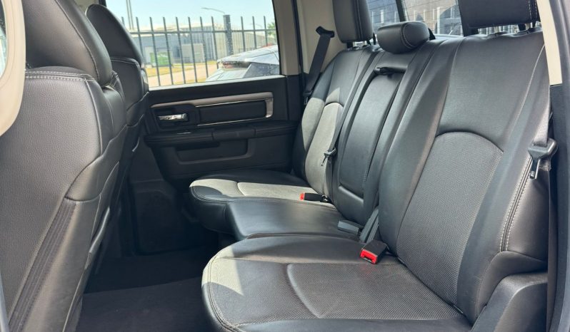 DODGE RAM 1500 5.7L HEMI 4X4 401PK V8 * SPORT * EXTREEM LAGE BIJTELLING * PRACHTIGE KLEUR * 20 INCH BLACK-OPPS * PERFORMANCE UITLAATSYSTEEM * VERHOOGD * VERBREED * NETTE STAAT * vol