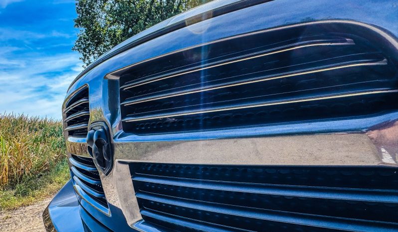 DODGE RAM 1500 5.7L HEMI 4X4 401PK V8 * SPORT * EXTREEM LAGE BIJTELLING * PRACHTIGE KLEUR * 20 INCH BLACK-OPPS * PERFORMANCE UITLAATSYSTEEM * VERHOOGD * VERBREED * NETTE STAAT * vol
