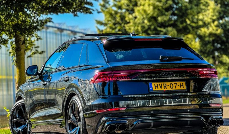 AUDI Q8 60 TFSI – E QUATTRO SQ8 BODY KIT * HYBRIDE * 467 PK * BOM BOM VOL * 23 INCH SQ8 LICHTMETALEN VELGEN * TREKHAAK * SLECHTS 30.000 KM * NIEUWSTAAT * PERFORMANCE SPORTSTOELEN * BANG & OLUFSEN MUZIEK INSTALLATIE * vol