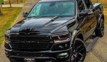 DODGE RAM 1500 5.7L HEMI V8 4X4 401PK * LARAMIE * SPORT * BLACK-OPPS * WIDE BODY * PRACHTIGE PICK-UP * 22 INCH * OPEN UITLAAT * SMOKE PPF KOPLAMPEN * ELEKTRISCHE SIDE BARS * 75.000 KM * vol