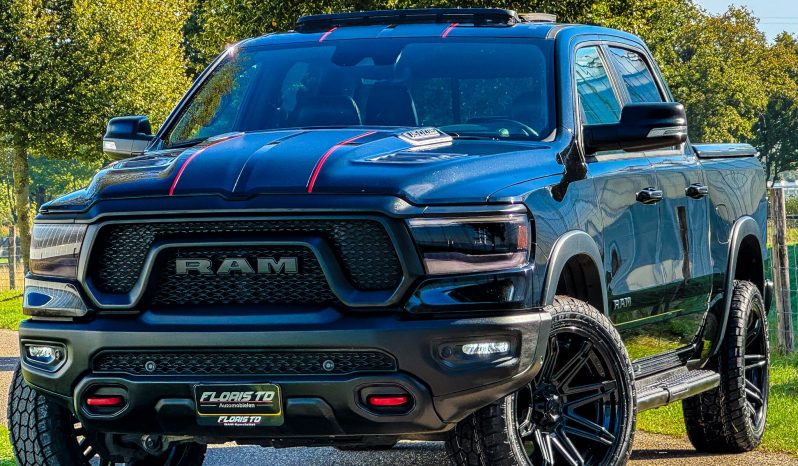 DODGE RAM 1500 5.7L HEMI 4X4 401PK V8 * REBEL * WIDE BODY * BOM VOL * BEEST * 22 INCH FUEL * 2023 * KM STAND 52.000 KM * CUSTOM STRIPING * PPF SMOKE VERLICHTING * HEAD-UP DISPLAY * DIGITALE BINNEN SPIEGEL * vol