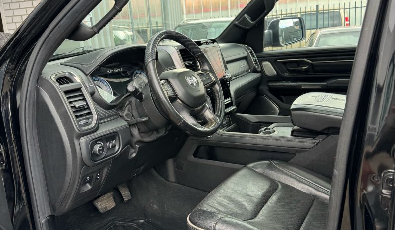 DODGE RAM 1500 5.7L HEMI 4X4 401PK V8 * LIMITED EDITION * BLACK-OPPS * FULL OPTION * 322 LITER LPG PRINS * LEDBAR * 22 INCH LICHTMETALEN SPORTVELGEN * OPEN UITLAAT * TOP CONDITIE * 1E EIGENAAR * vol